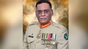 পাকিস্তানের জেনারেল সাহির শামসাদ মির্জা'র লাগেজ থেকে ডামি অ্যাসল্ট রাইফেল উদ্ধার!