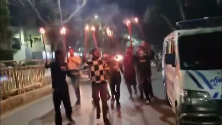 নির্বাচনি তফশিল অবৈধ ঘোষনা করে রাজধানীতে আওয়ামী লীগের একাধিক মশাল মিছিল