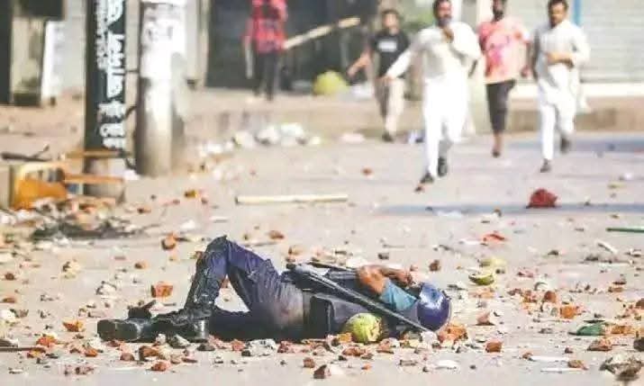 জুলাইয়ের হাজার পুলিশ হত্যার বিচার দাবি। উত্তাল ফেসবুক। থমথমে রাজপথ | আতঙ্ক জুলাই শিবিরে!